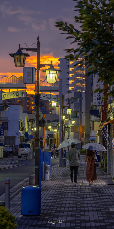 日落黄昏城市街道