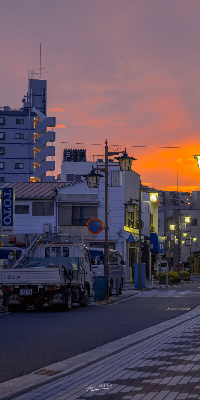 日落黄昏城市街道