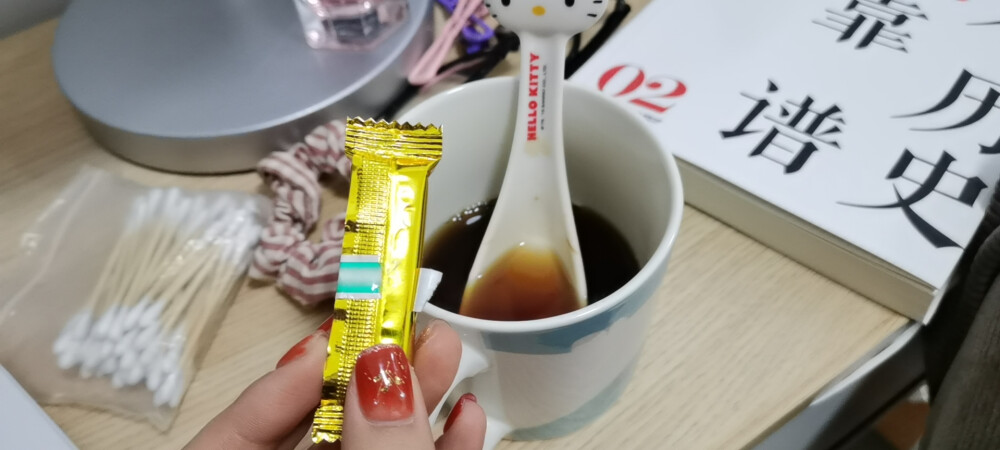 一边抽烟喝酒泡吧，一边泡脚红糖姜茶