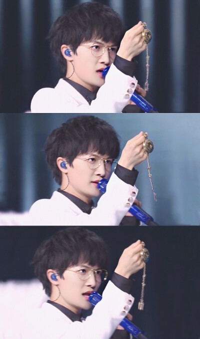 周·斯文败类·深
我狼了，妈粉皮蜕了（眼泪不自觉从嘴巴里流了出来）