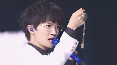 周·斯文败类·深
我狼了，妈粉皮蜕了（眼泪不自觉从嘴巴里流了出来）