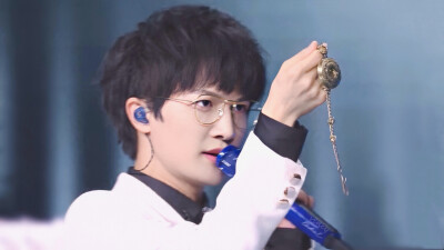 周·斯文败类·深
我狼了，妈粉皮蜕了（眼泪不自觉从嘴巴里流了出来）