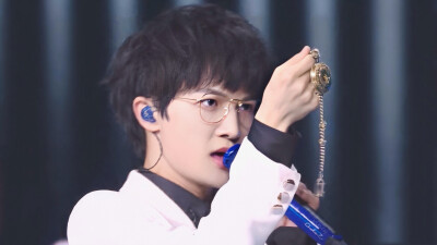 周·斯文败类·深
我狼了，妈粉皮蜕了（眼泪不自觉从嘴巴里流了出来）