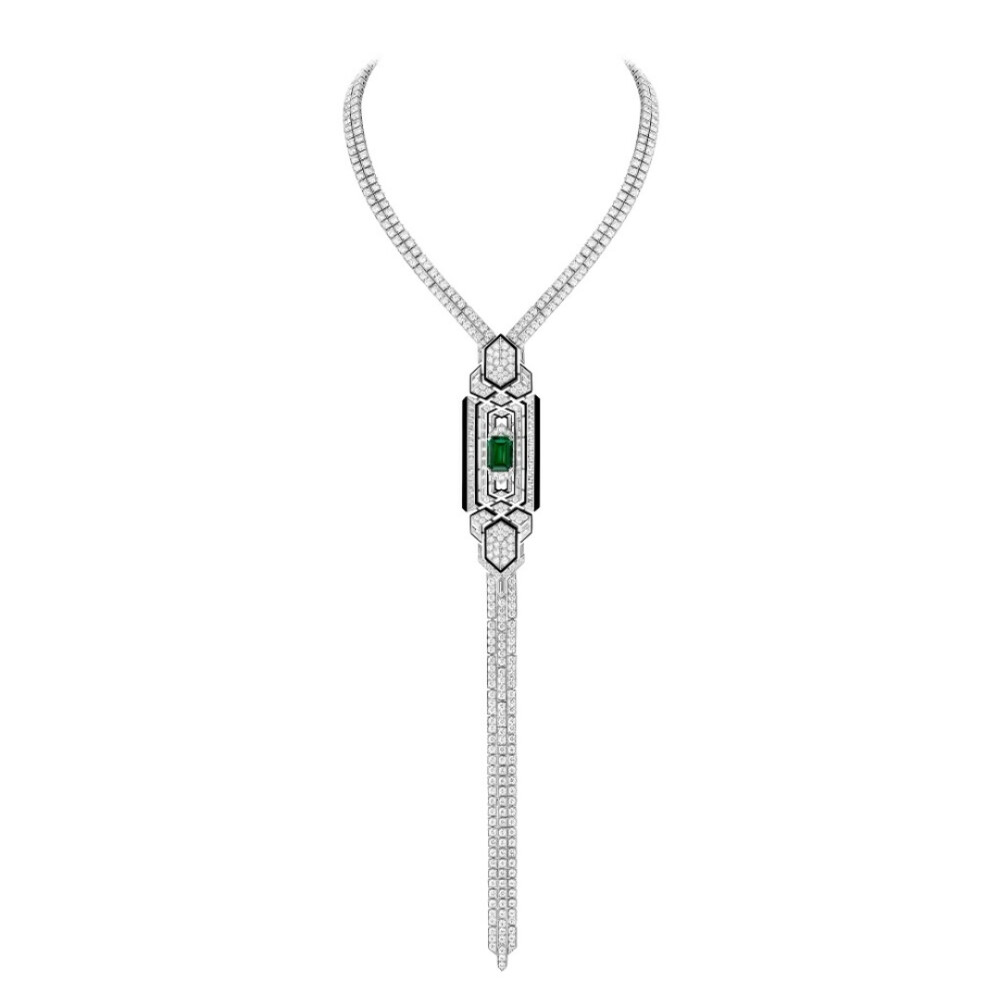 Boucheron 刚刚推出新一季高级珠宝系列——「Histoire de Style」，设计灵感源自1920年「装饰艺术」（Art Deco）风潮。Boucheron 创意总监 Claire Choisne 从历史档案库中汲取灵感，重新演绎充满几何装饰美学的设计元素。