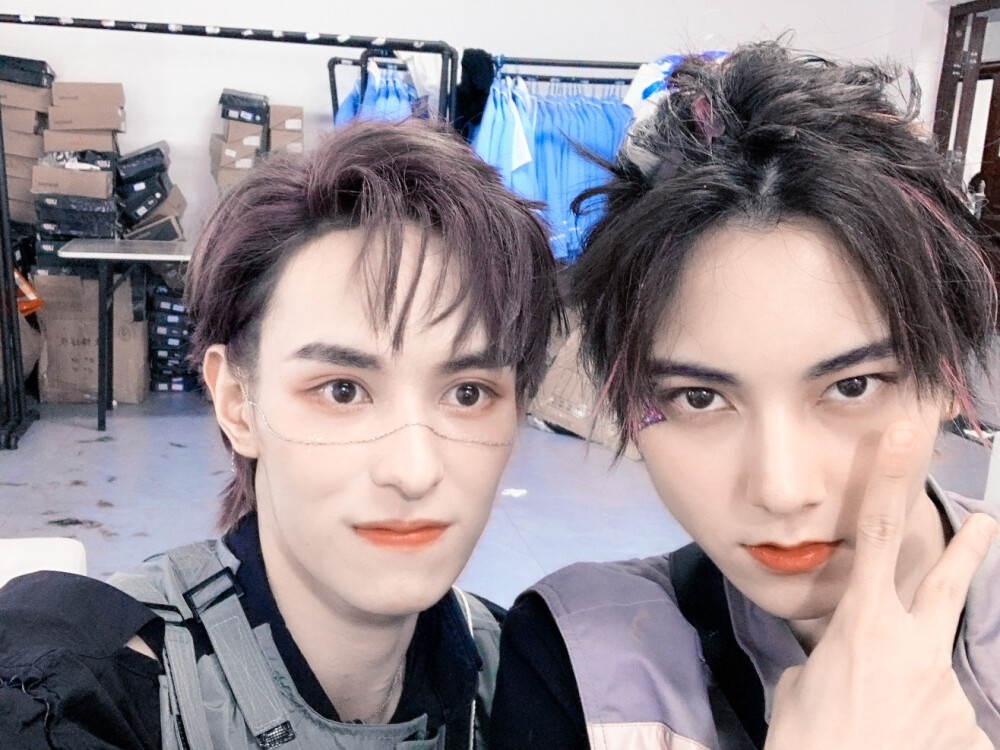 左林杰 X 左叶
这两个崽的眼睛怎么可以这么大∥左次方9p
