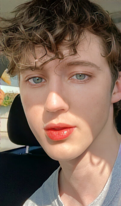 troye sivan