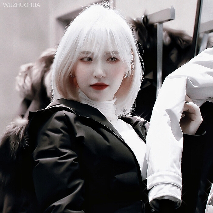 ◤
爱意随风起，风止爱难平，黄昏与落日，晚风也思你。
孙胜完wendy/乌灼华
Just_Be_you_94