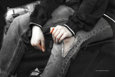 “偷看我的小孩，被我抓住了呦。”
cr.mybrightlight56