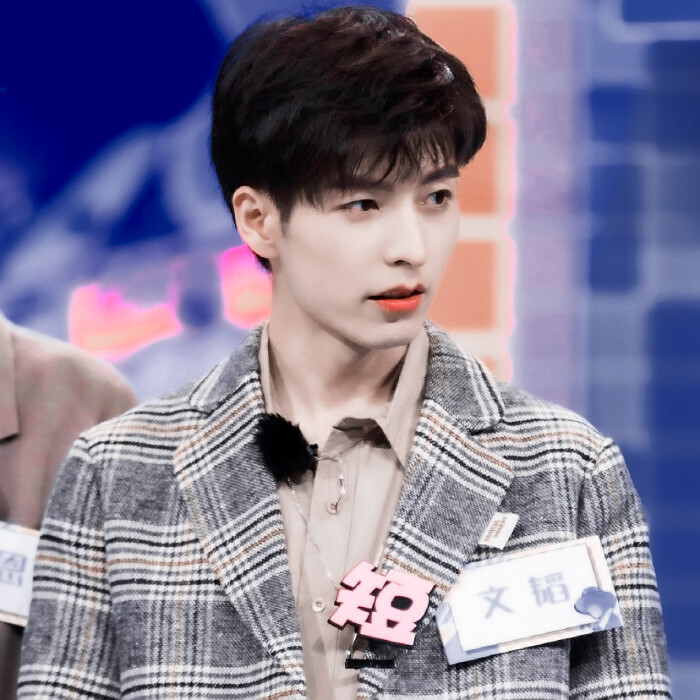 //这荒芜的一生，你陪我一程 ，我念你一世。
郭文韬/背景图cr渲染翌嘉，侵删
抱图见简介
