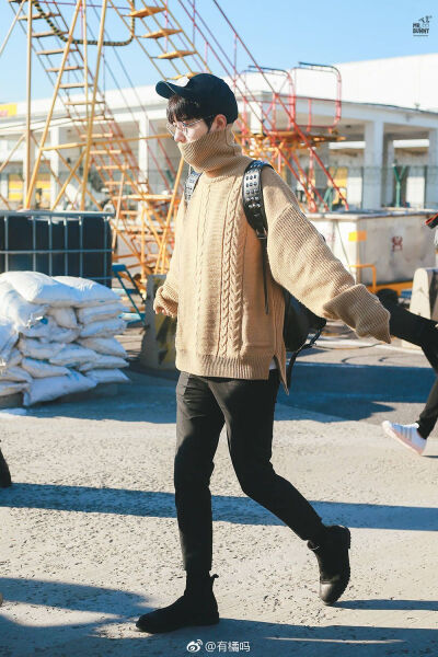 堆糖
我想 糖果即幸福 那么其意是 把糖果堆起来
让自己感到快乐