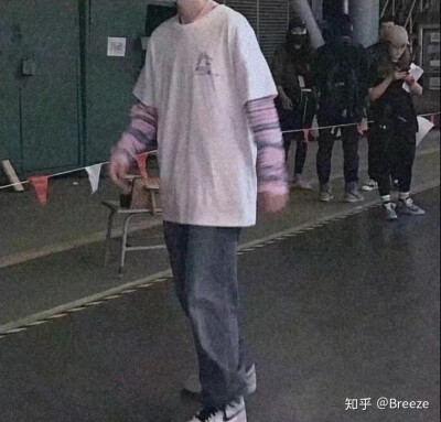 堆糖
我想 糖果即幸福 那么其意是 把糖果堆起来
让自己感到快乐