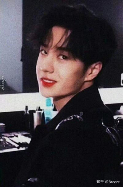 堆糖
我想 糖果即幸福 那么其意是 把糖果堆起来
让自己感到快乐