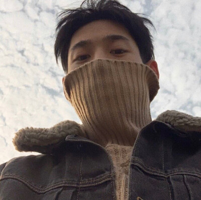 成熟以后，不想再过分取悦谁，和谁在一起舒服就和谁在一起