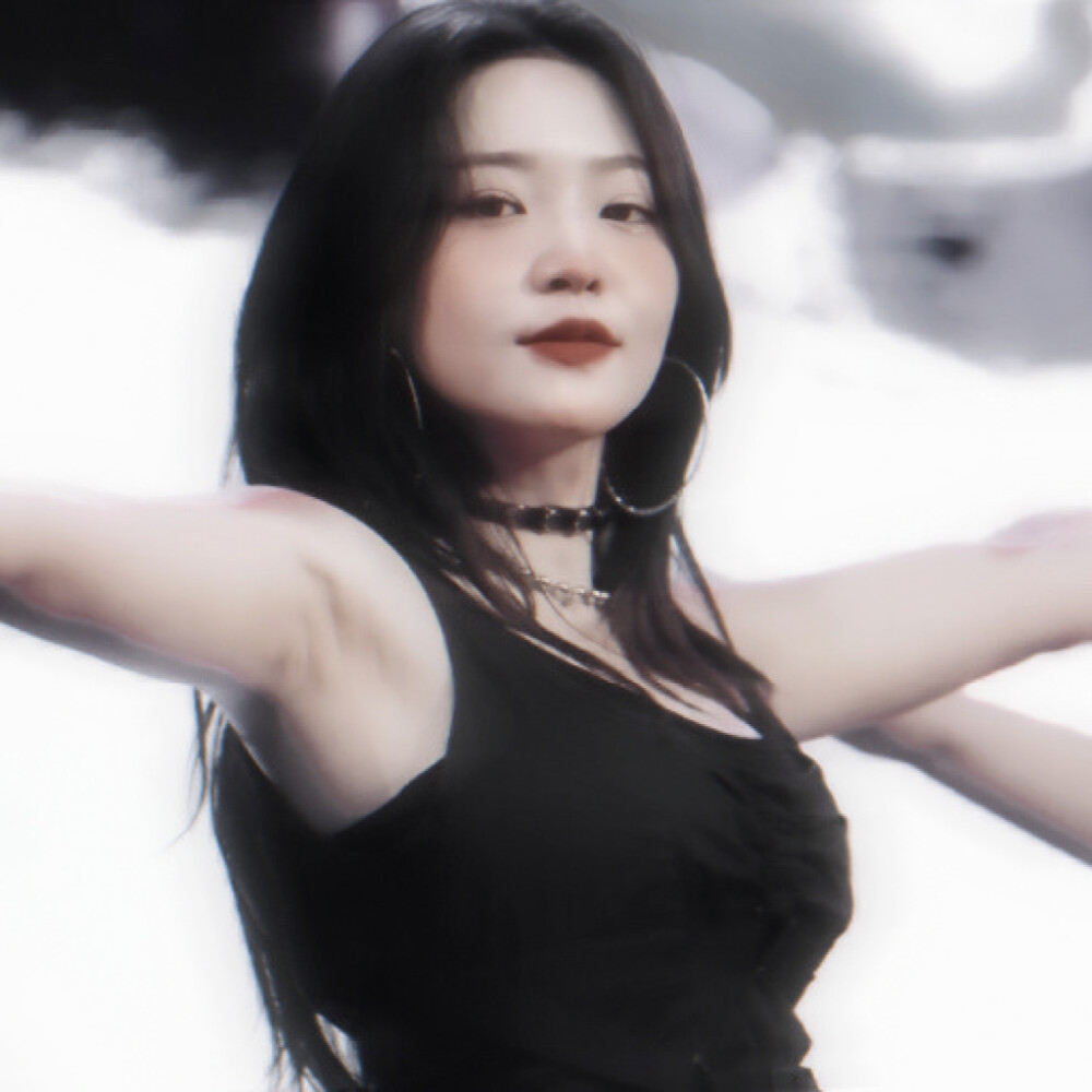 ..........ᴅᴜᴅᴜ
你被安稳地爱着，应该有做任何事情的勇气.
/金艺琳/PurpleRabbit305
©YEXACI