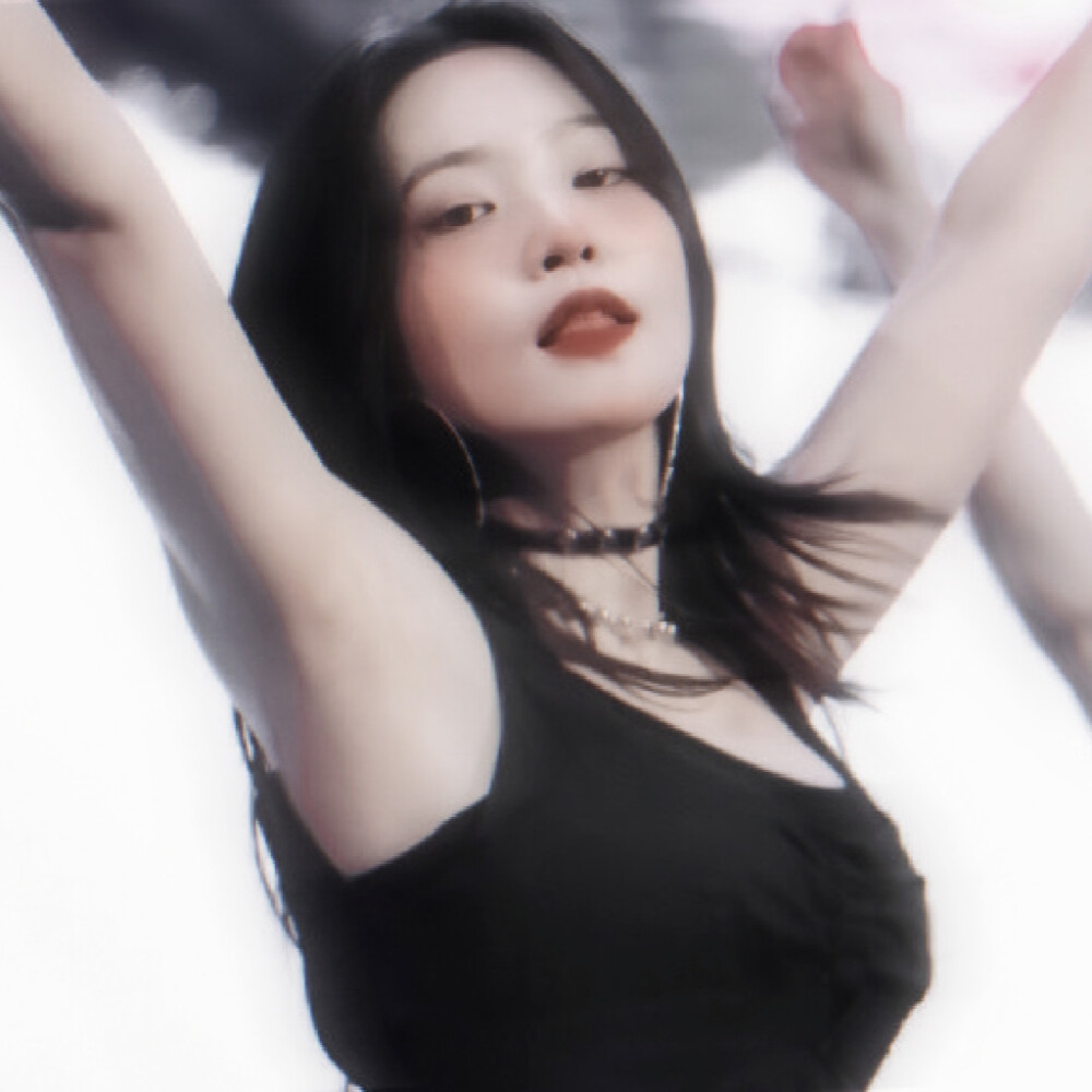 ..........ᴅᴜᴅᴜ
你被安稳地爱着，应该有做任何事情的勇气.
/金艺琳/PurpleRabbit305
©YEXACI