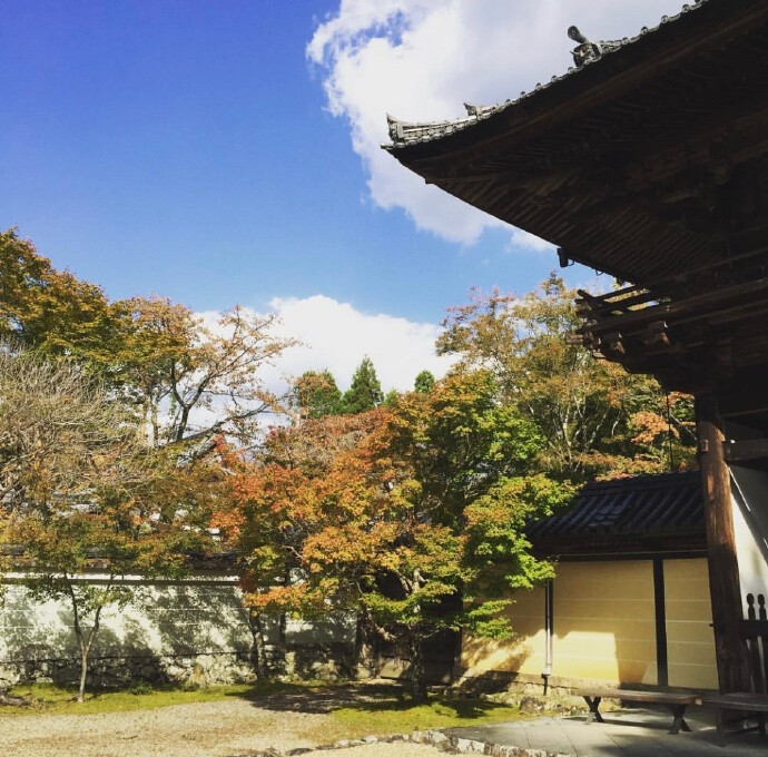 夏目友人帐圣地巡礼，
阳光洒下的高雄山神户寺 ​​​​