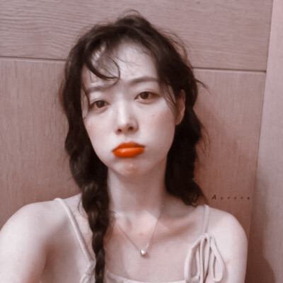 “爱意东升西落，浪漫至死不渝。落俗不可避免，温柔永远存在”崔真理/