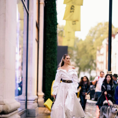 Candice Swanepoel, at Selfridges in London
tropicofc公司活动
dress: Brandon Maxwell