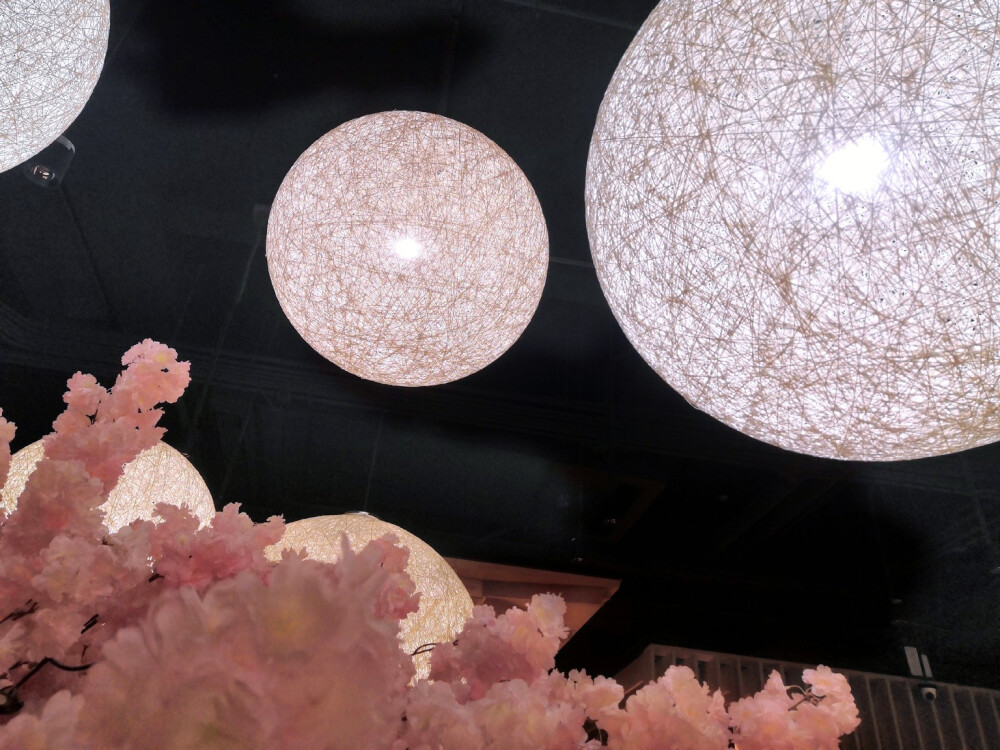 当你的笑容绽开，这世界突然填满 色彩