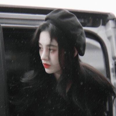 
“下雪了呢……”
