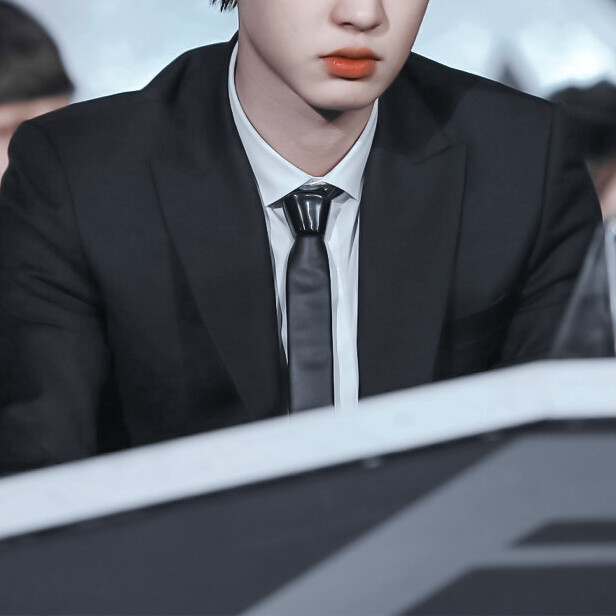 
﹡ SehunHyuna_06
发椿装可爱的泰迪我不懂（可能不是泰迪是蚂蚱）
