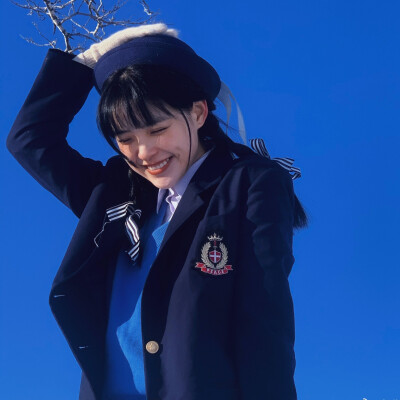 ［wb：虞兮西］
女头