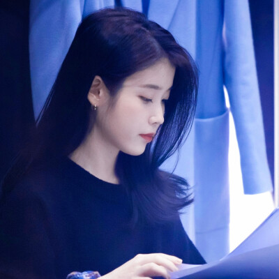 'IU.
