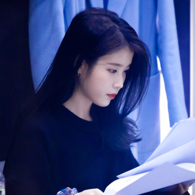 'IU.
