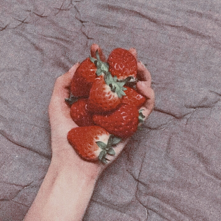 小时候我谈了男朋友，我妈发现了，让我赶紧分，笑死，根本分不完
（尝试不同的调色
期待Rose的solo）