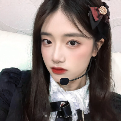 ○● l ▸ 胡馨尹