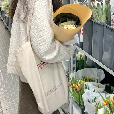 女头像 by：朵莉