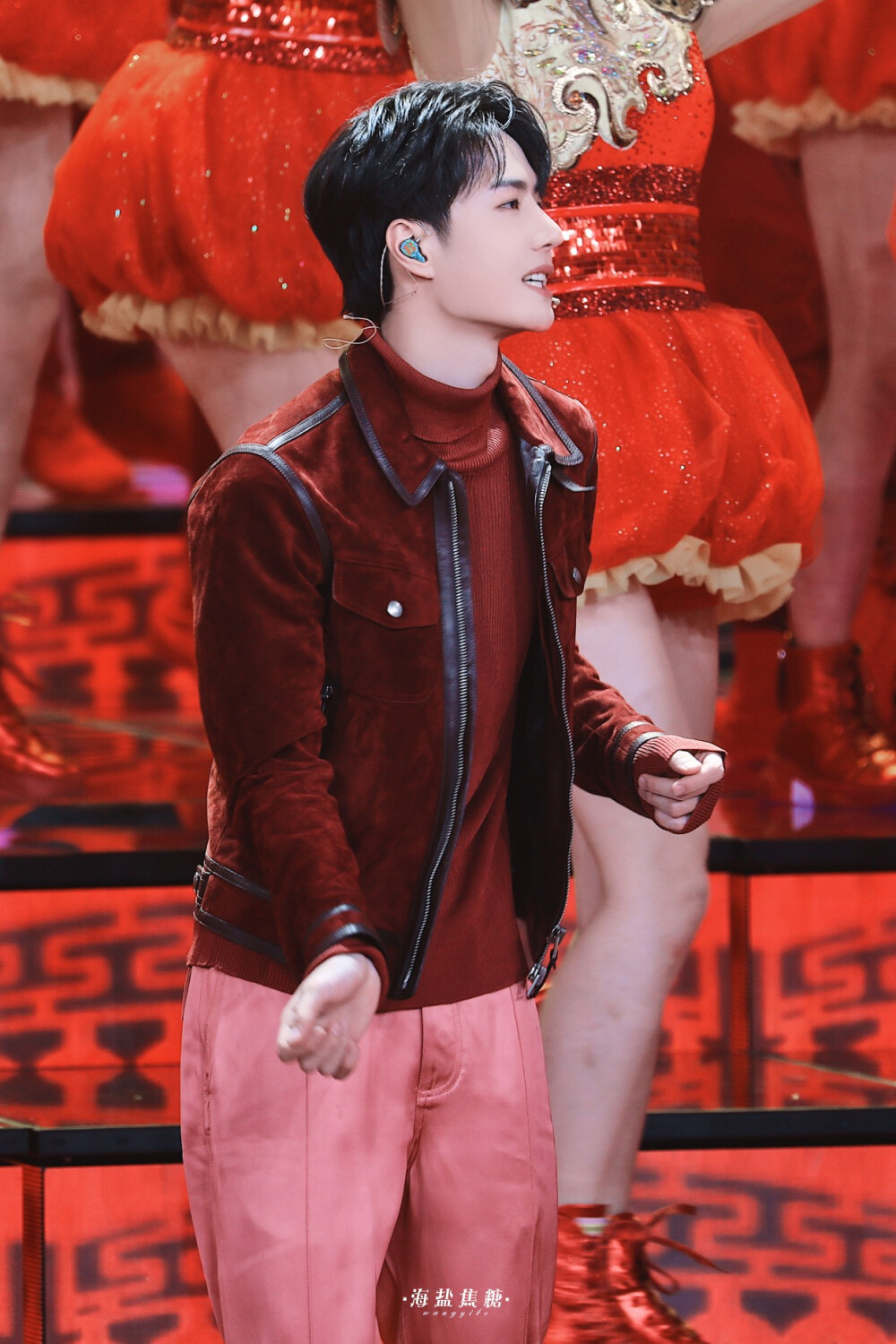 78牛起来 扭起来78 @uniq-王一博 cr:logo 78祝大家牛年大吉!