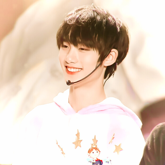 宋潇
小甜鑫.
原截江纪然。