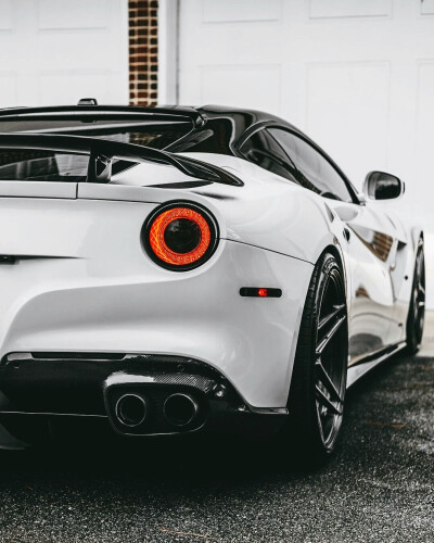 法拉利Ferrari F12