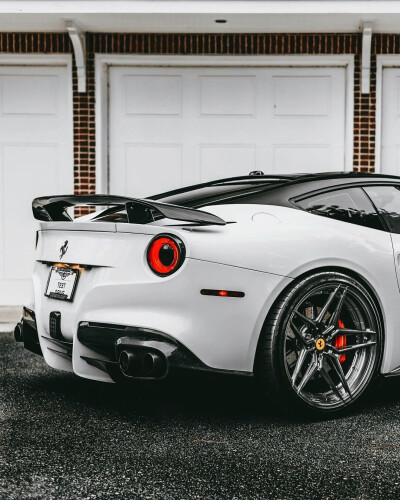 法拉利Ferrari F12