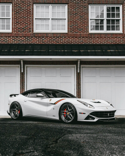 法拉利Ferrari F12