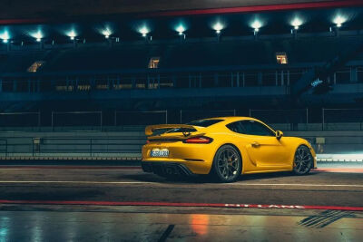 保时捷718 Cayman GT4