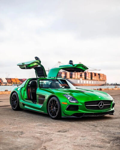 梅赛德斯奔驰SLS AMG