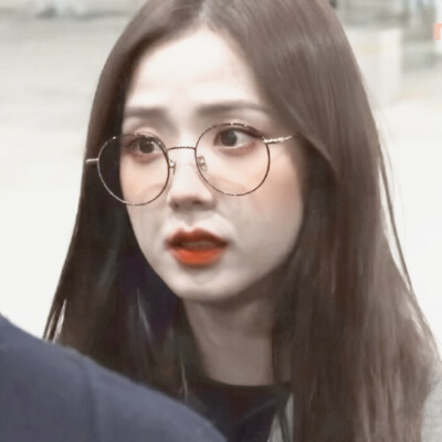 （＃有个朋友托我来问问你需不需要一个我这样的女盆友﹡）
：JISOO/原截左也
