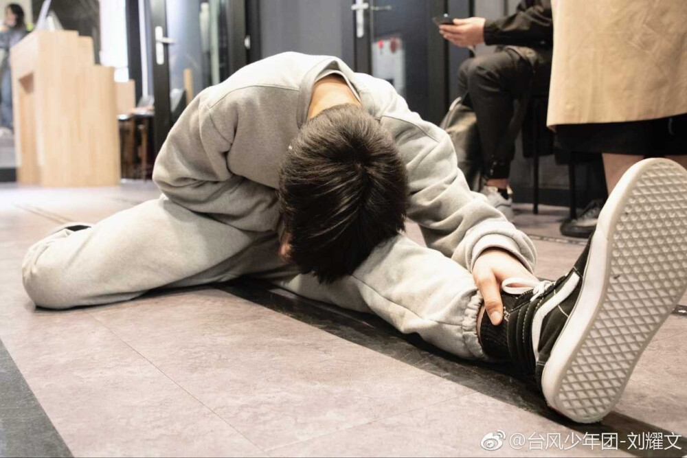 你是年少轻少的喜欢_时代少年团
