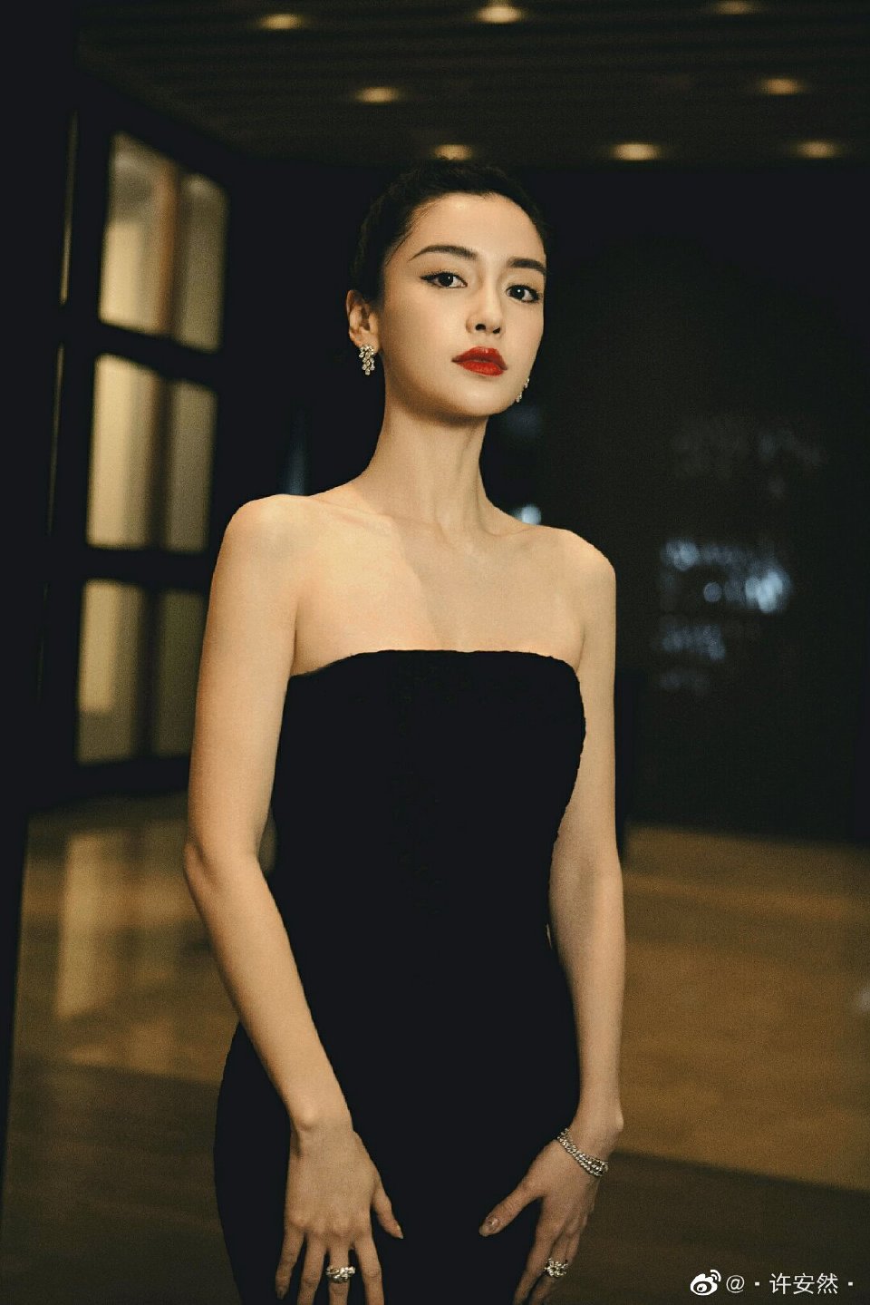 【侵权删】这里是Angelababy（杨颖）的美图啦~可甜可盐可飒你值得拥有哦！
我在豆蔻年华遇见你，想要陪你好多好多年。（图源很广，带水印，只是个人集baby美图）