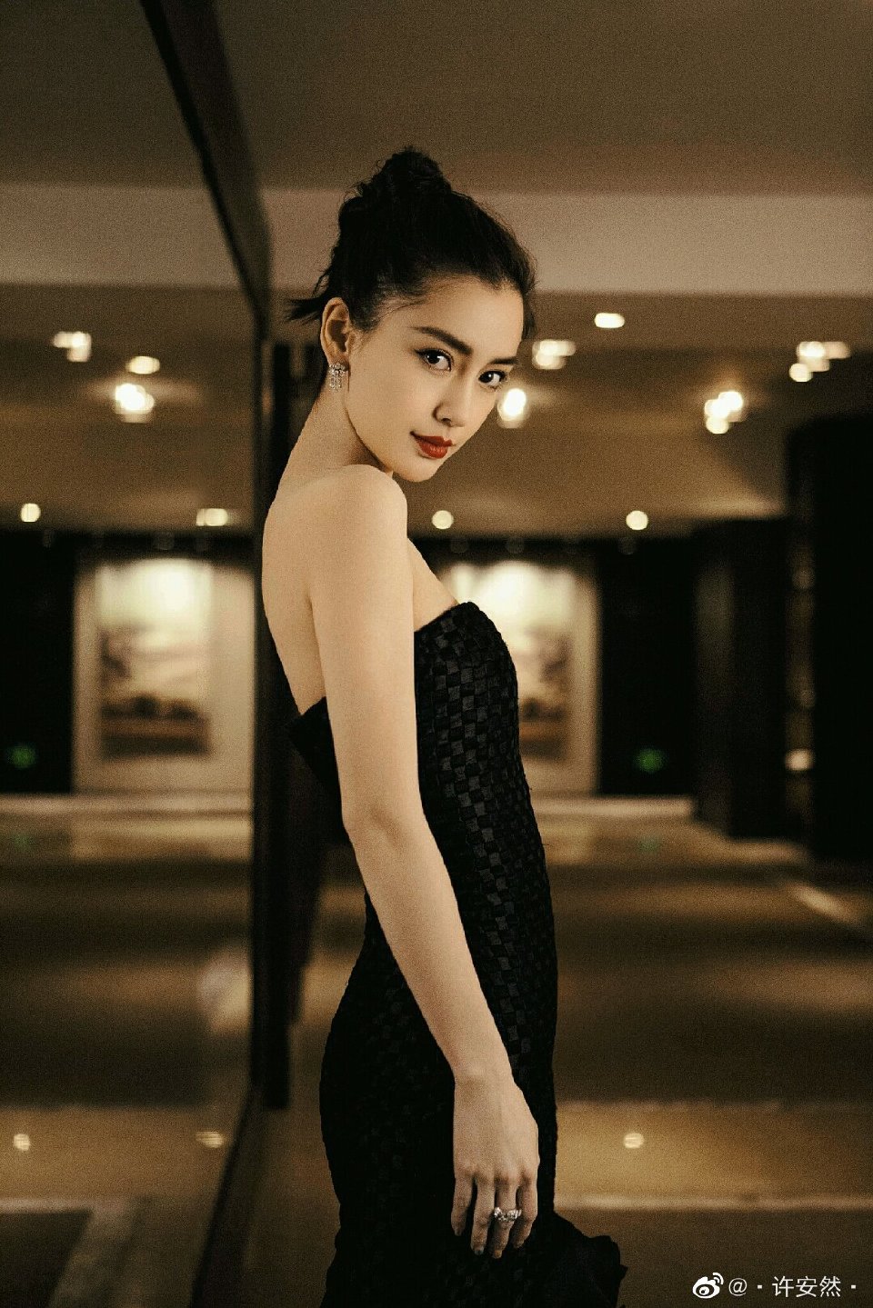 【侵权删】这里是Angelababy（杨颖）的美图啦~可甜可盐可飒你值得拥有哦！
我在豆蔻年华遇见你，想要陪你好多好多年。（图源很广，带水印，只是个人集baby美图）