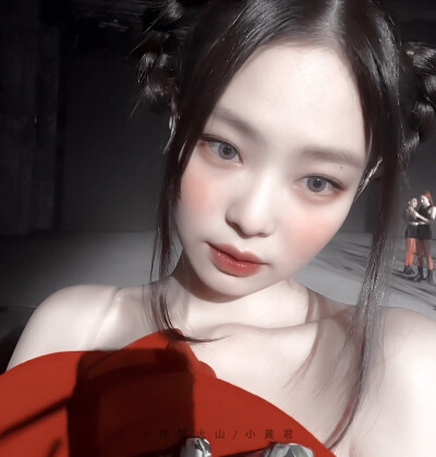 是我的白月光
也是我的朱砂痣
jennie / 小黄君