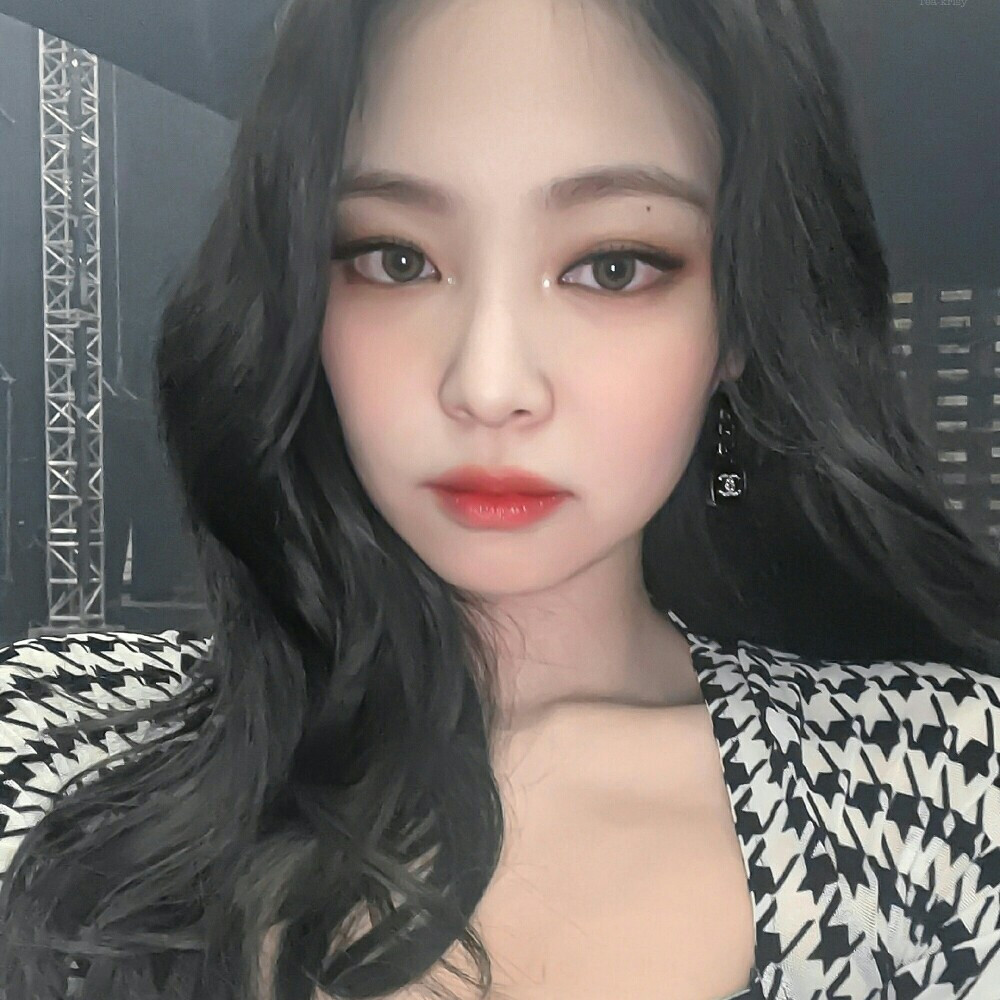 jennie可二改。
拿图看简介。