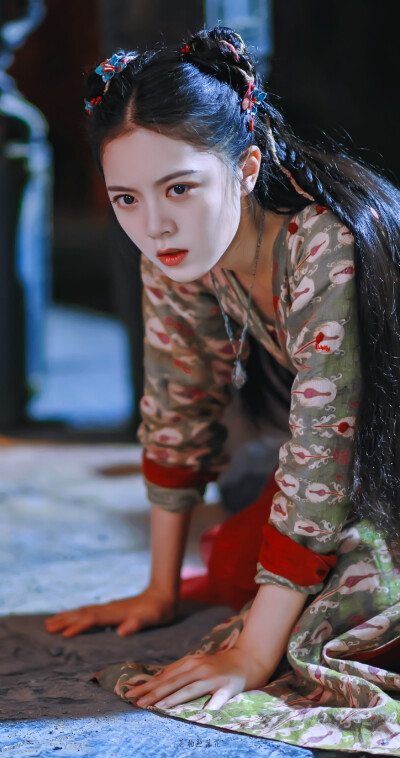 玲珑 赵今麦/火屠玲珑