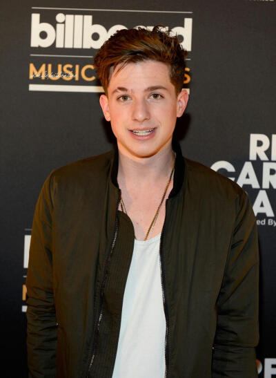 断眉charlie puth