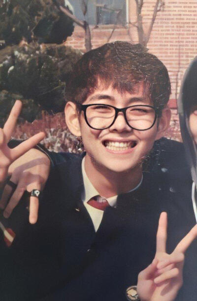 金泰亨小时候照片