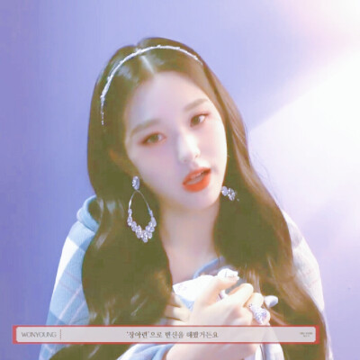 “这不是那种两个人的故事写在一本小说，小说里有谁会在花田里犯了错”
阙笙樱黛/张元英
©陈泱然