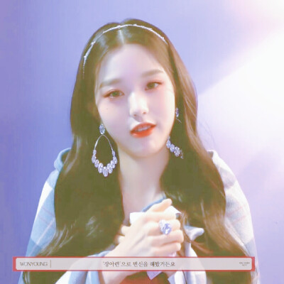 “这不是那种两个人的故事写在一本小说，小说里有谁会在花田里犯了错”
阙笙樱黛/张元英
©陈泱然