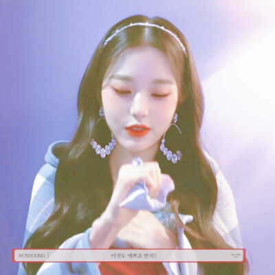 “这不是那种两个人的故事写在一本小说，小说里有谁会在花田里犯了错”
阙笙樱黛/张元英
©陈泱然